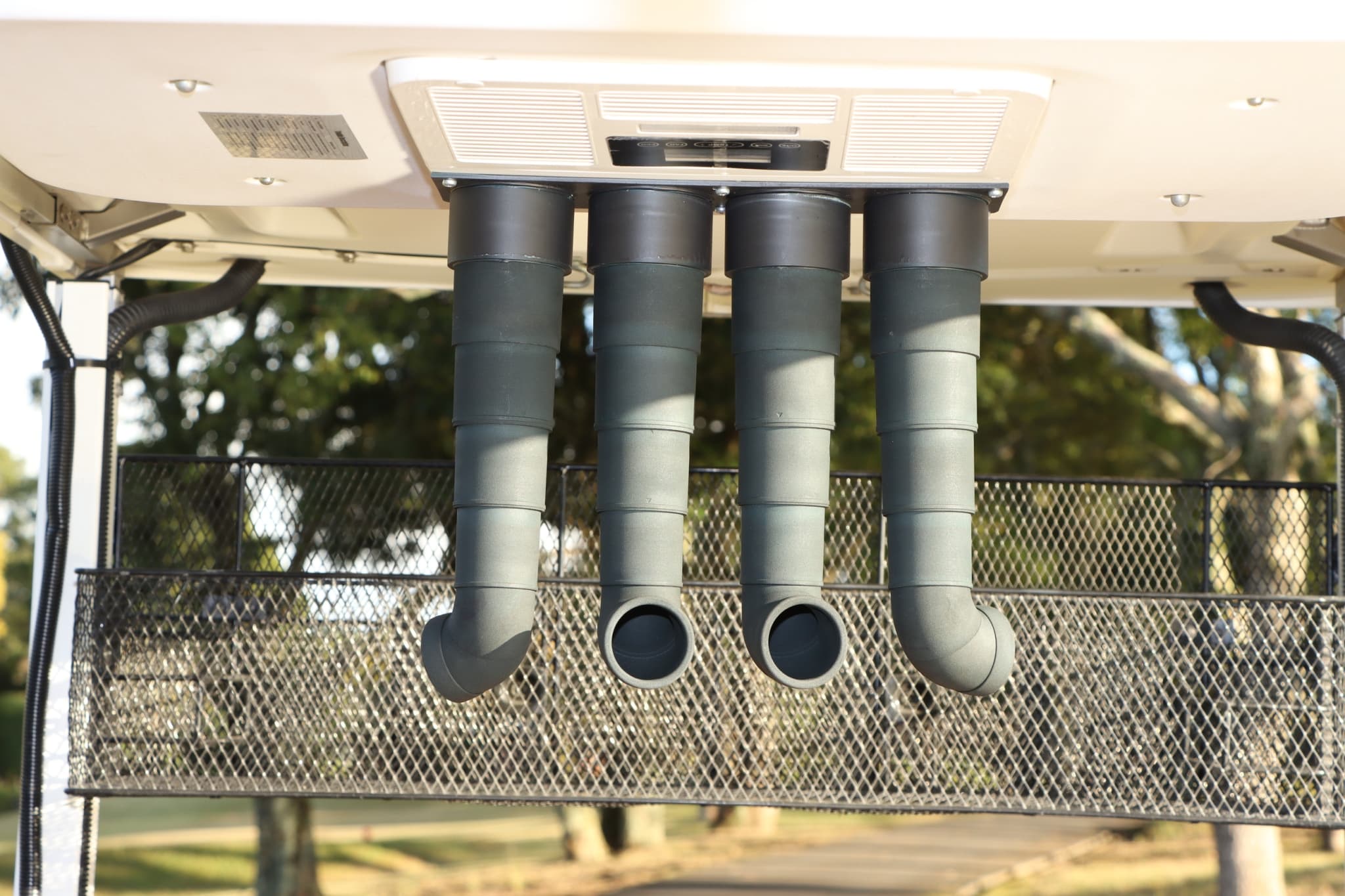 伸縮式ダクト搭載の「ゴルフカートクーラー」